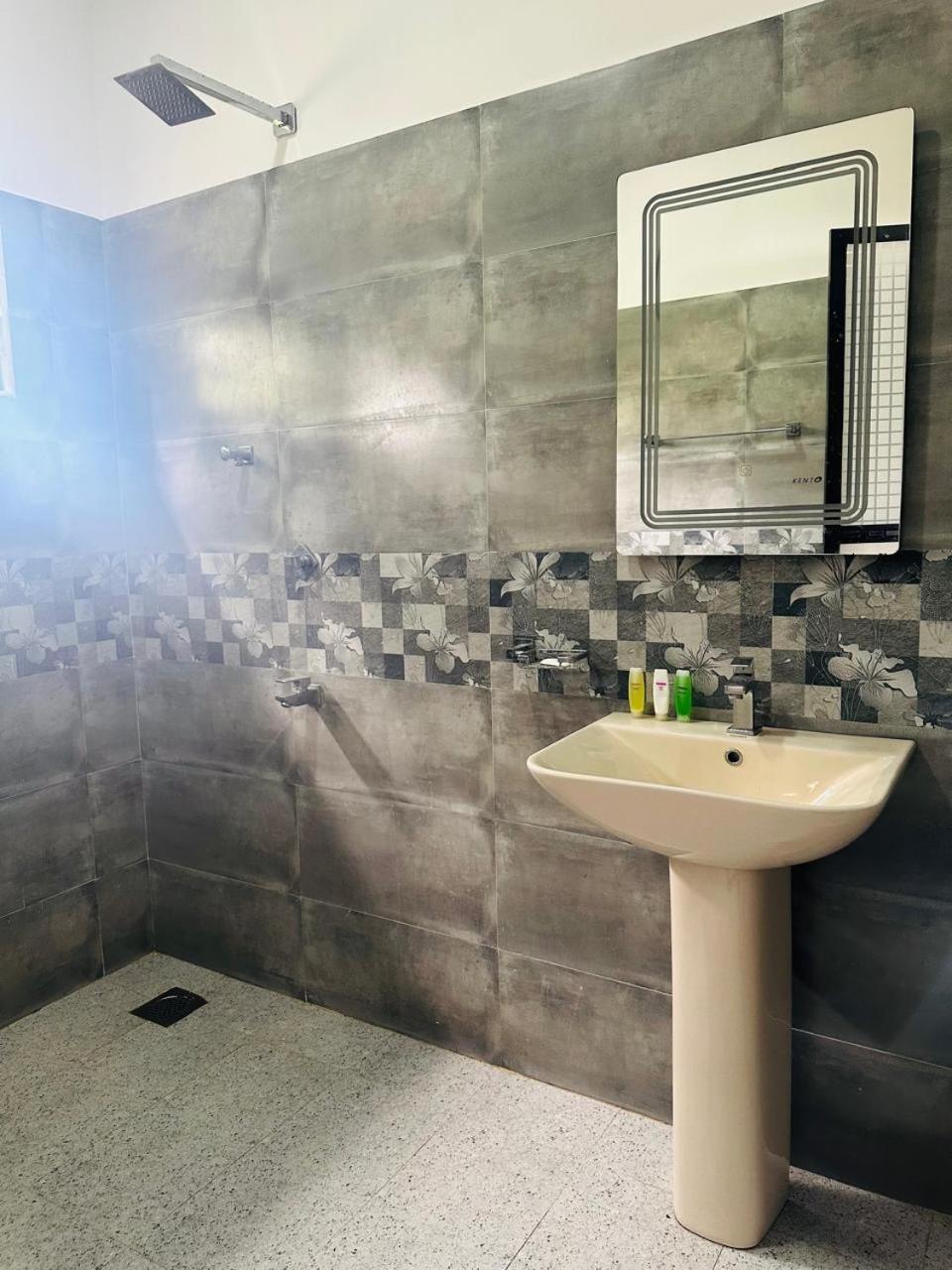 Zuulas Palace * ديكويلاّ تين
